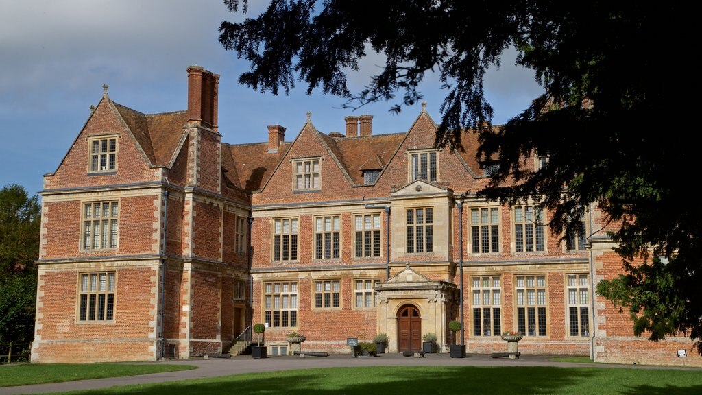 Shaw House featuring a house and heritage elements