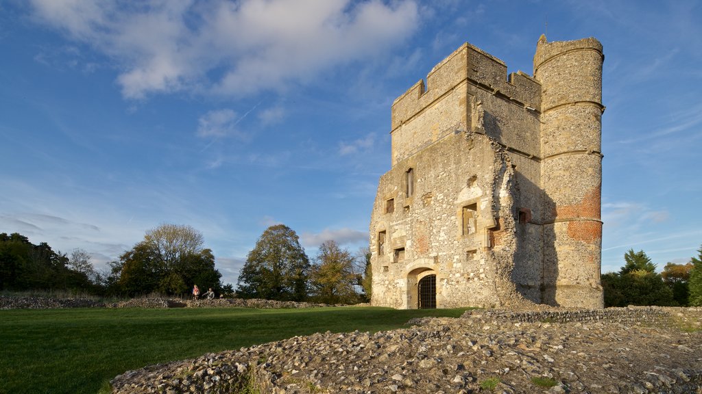 Donnington Castle featuring heritage architecture, building ruins and landscape views