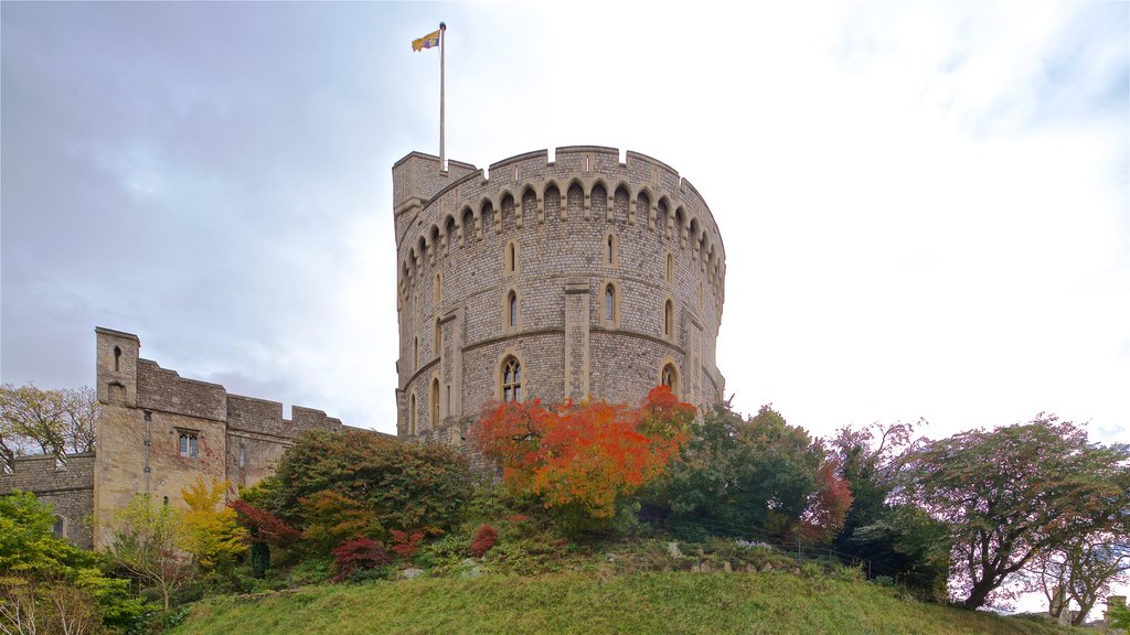 Windsor Castle que incluye patrimonio de arquitectura y un castillo