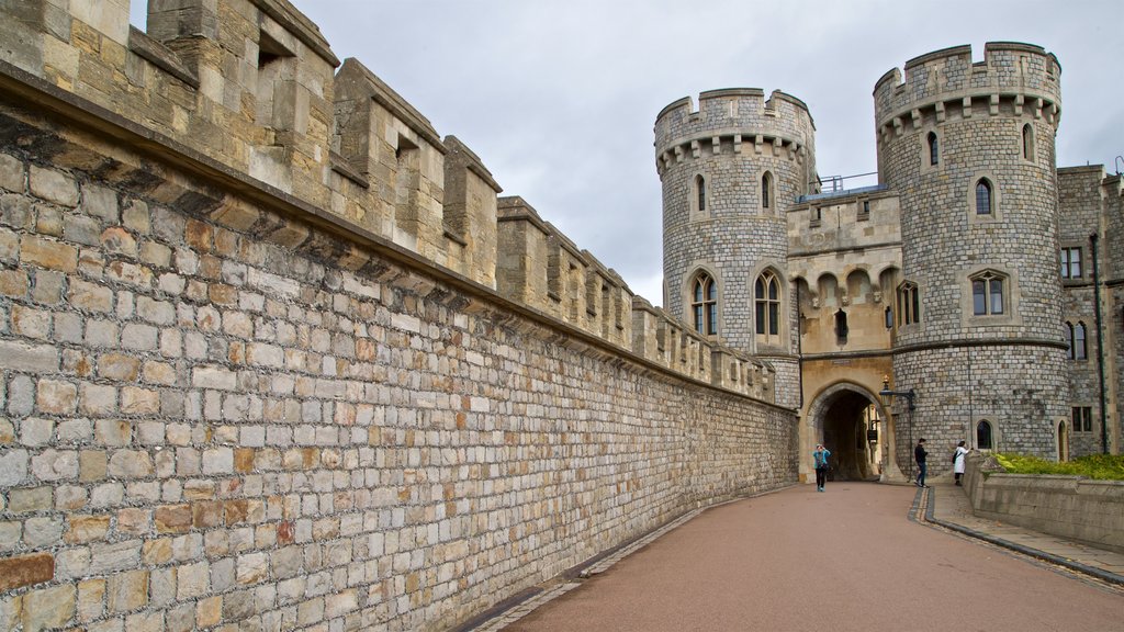 Windsor Castle caracterizando arquitetura de patrimônio e um castelo