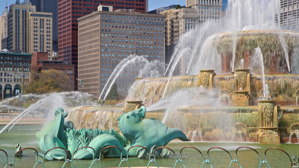 Buckingham Fountain showing a fountain and a city