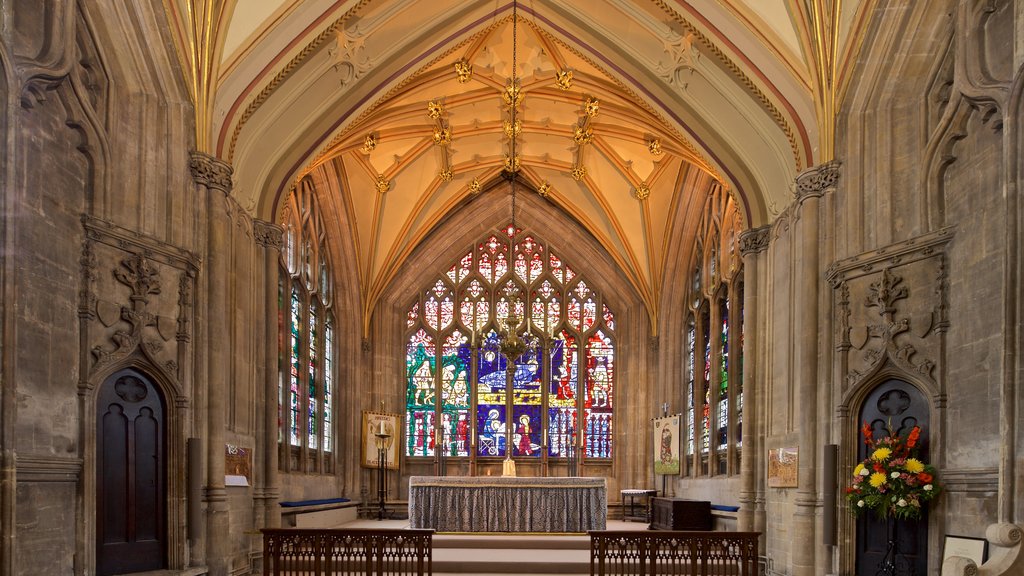 Kerk St. Mary Redcliffe bevat een kerk of kathedraal, historisch erfgoed en interieur