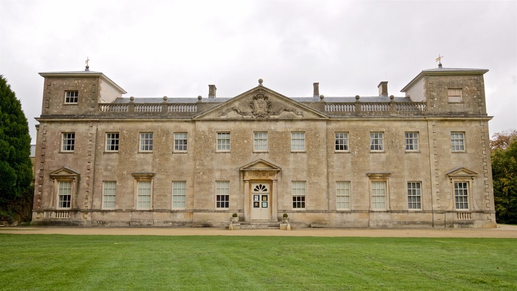 Lydiard Tregoze showing heritage architecture and a house