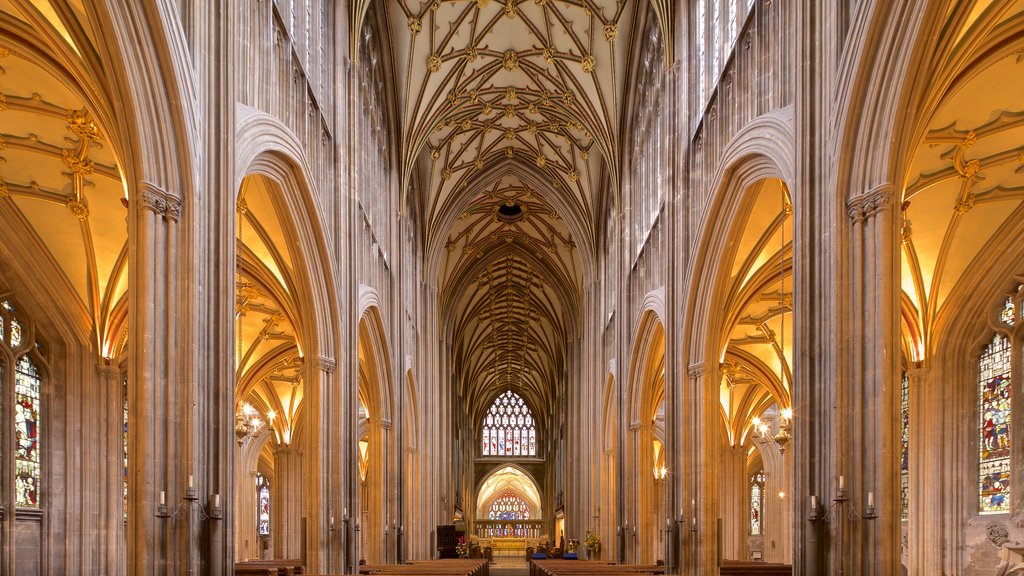 St. Mary Redcliffe Church mostrando una iglesia o catedral, elementos del patrimonio y vistas interiores