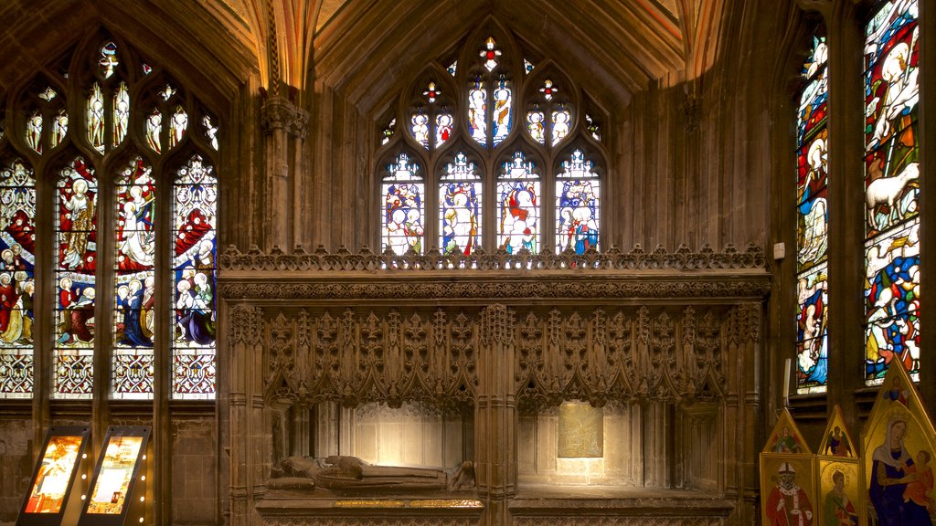 St. Mary Redcliffe Church que inclui vistas internas, uma igreja ou catedral e elementos de patrimônio