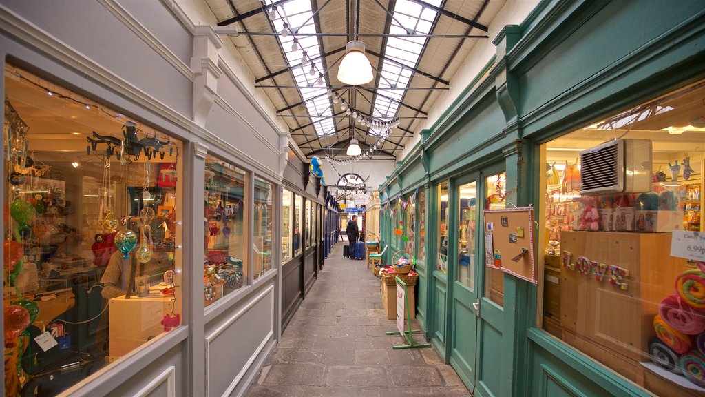 Marché St Nicholas montrant scènes intérieures et marchés