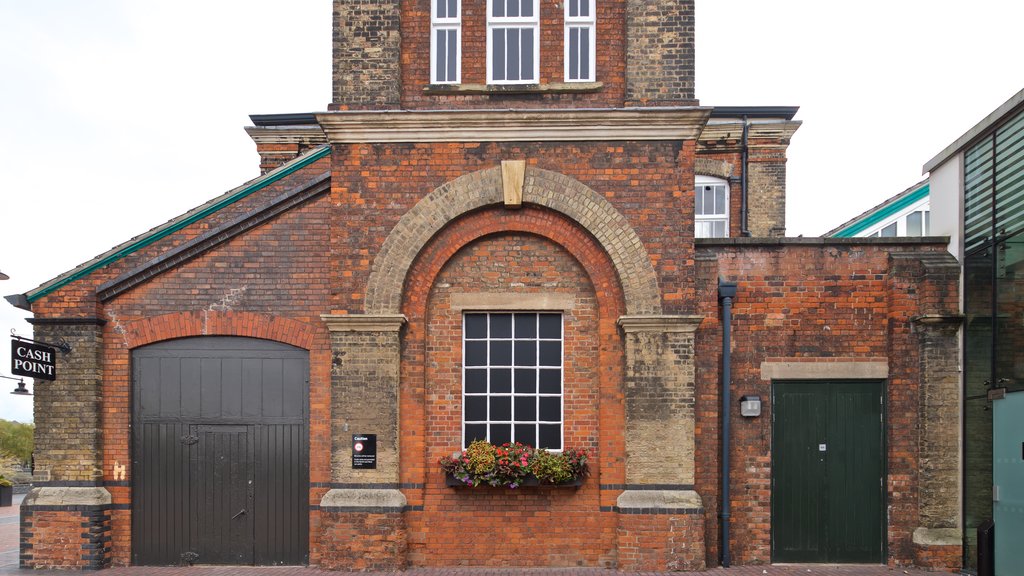 Swindon Designer Outlet featuring heritage elements and flowers