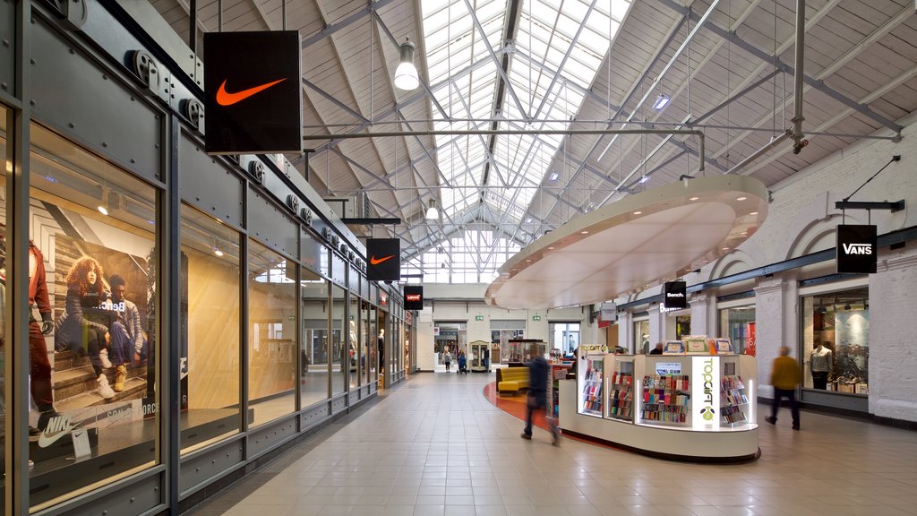 Swindon Designer Outlet featuring interior views, shopping and signage