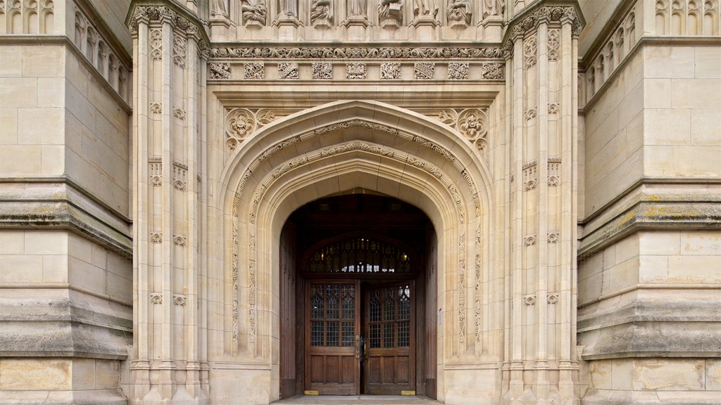 Wills Memorial Building featuring heritage elements