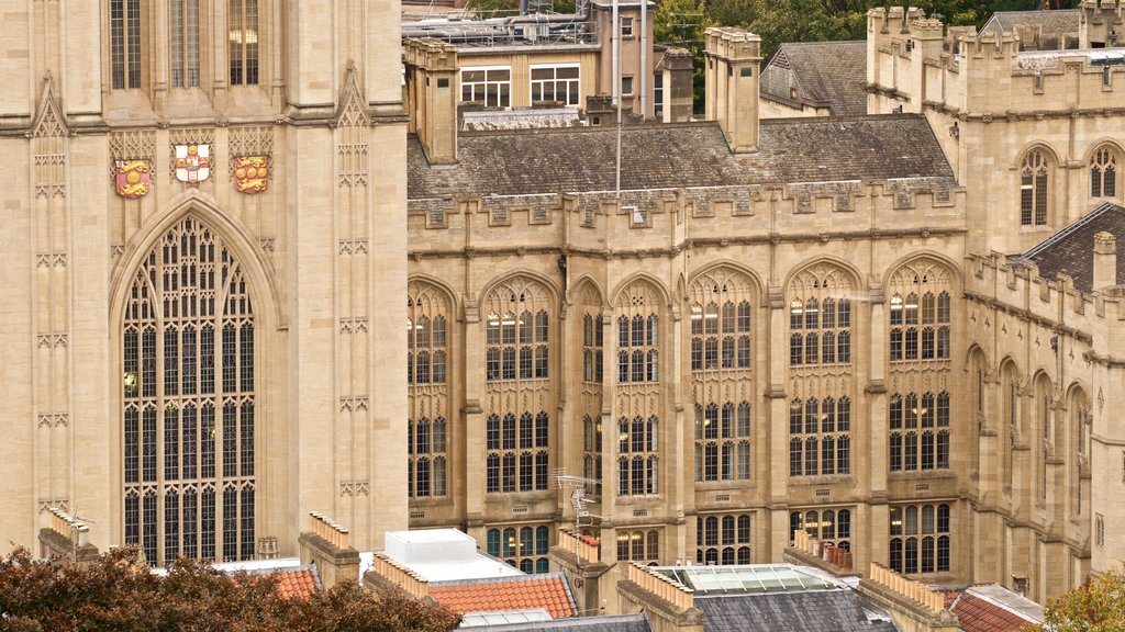 Wills Memorial Building mostrando oggetti d\'epoca, città e vista del paesaggio