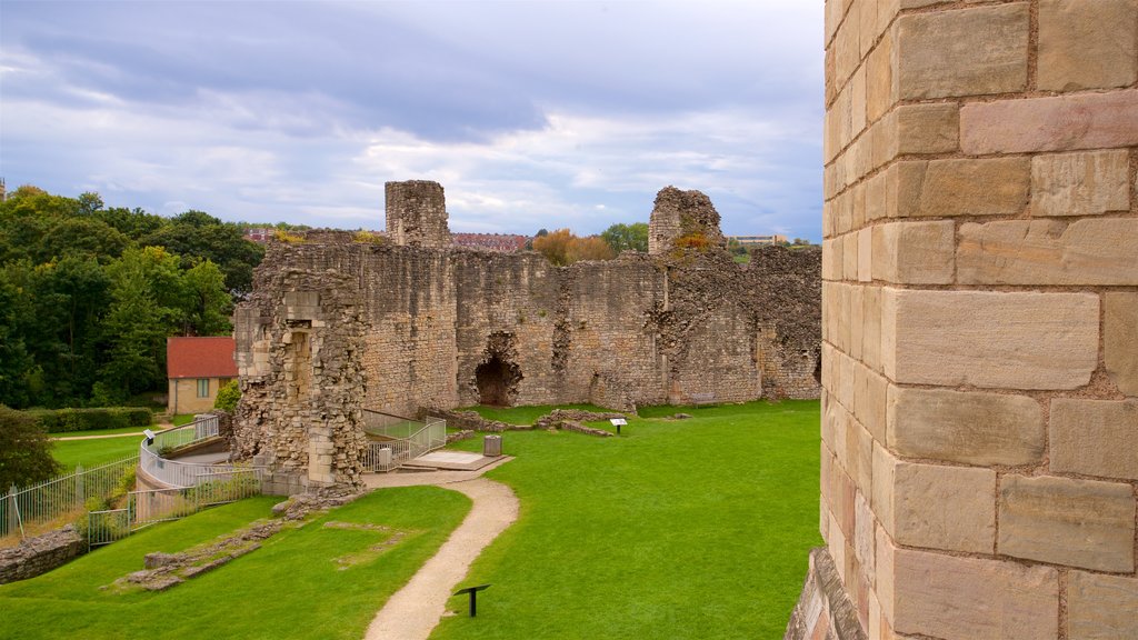 Conisbrough Castle featuring building ruins