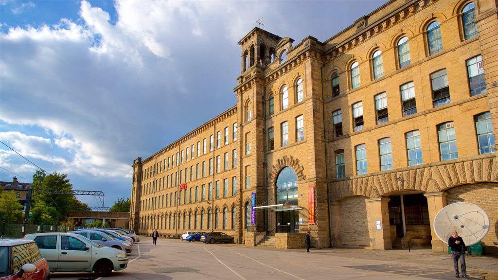 ศูนย์การค้าและหอศิลป์ Salts Mill