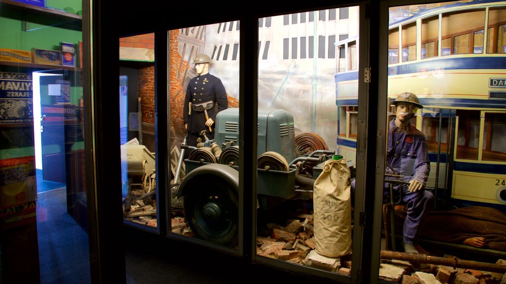 Museo de aeronaves de Yorkshire Sur que incluye vista interna