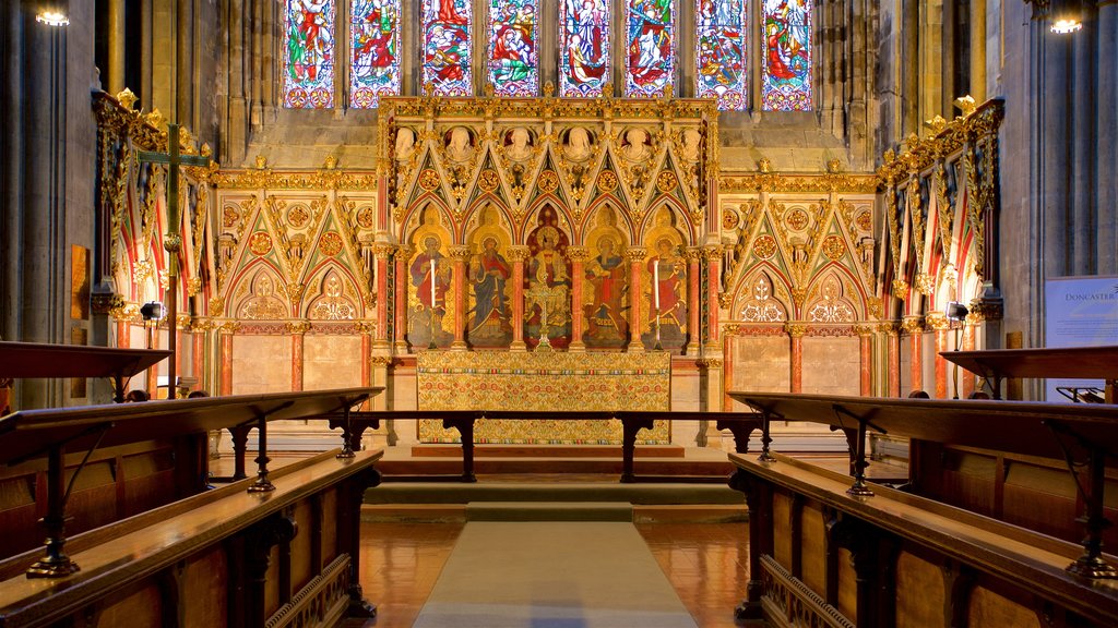 Doncaster Minster caracterizando vistas internas, uma igreja ou catedral e elementos de patrimônio