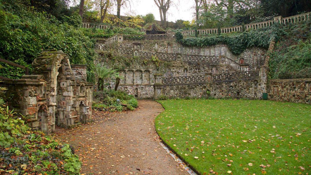 Jardín The Plantation Garden que incluye un jardín