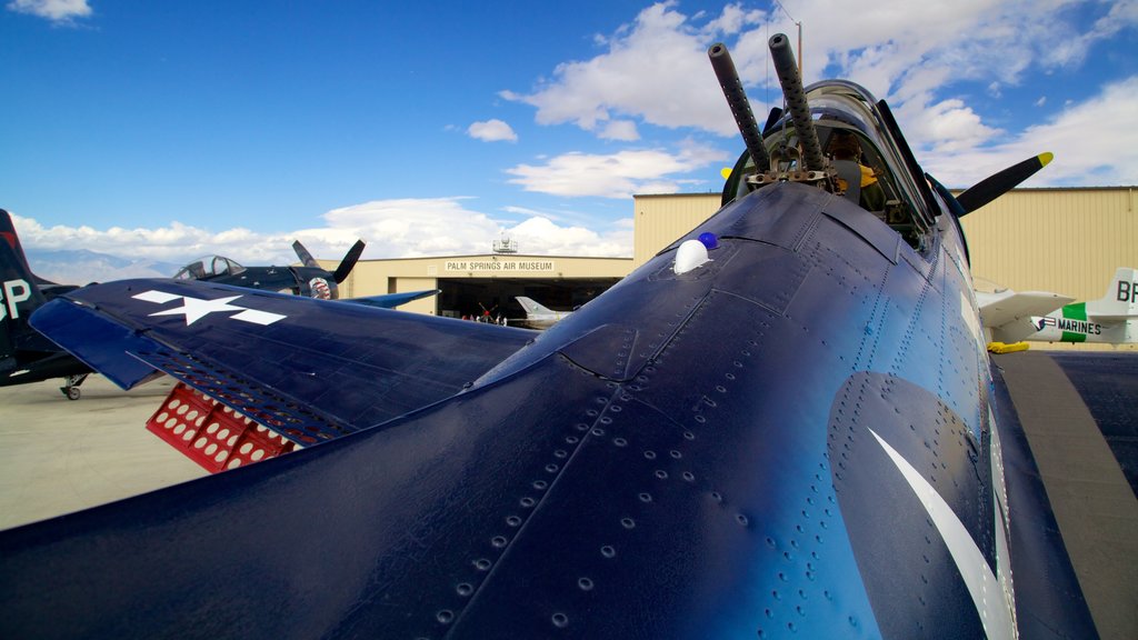 Museo Aeronáutico de Palm Springs que incluye avión