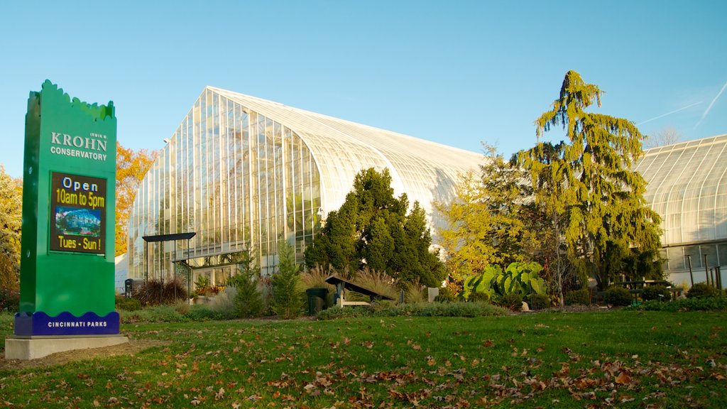 Krohn Conservatory showing fall colors