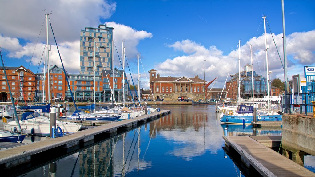 Custom House showing a bay or harbour