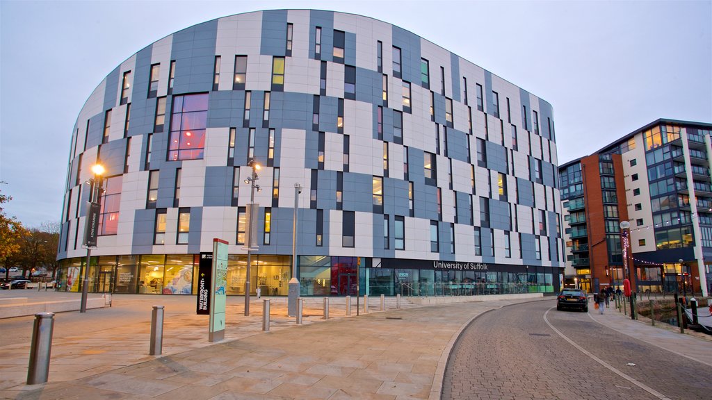 University Campus Suffolk showing modern architecture