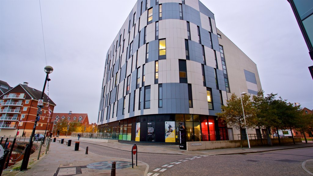 University Campus Suffolk showing modern architecture