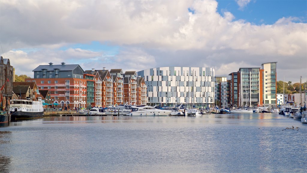 University Campus Suffolk inclusief een baai of haven