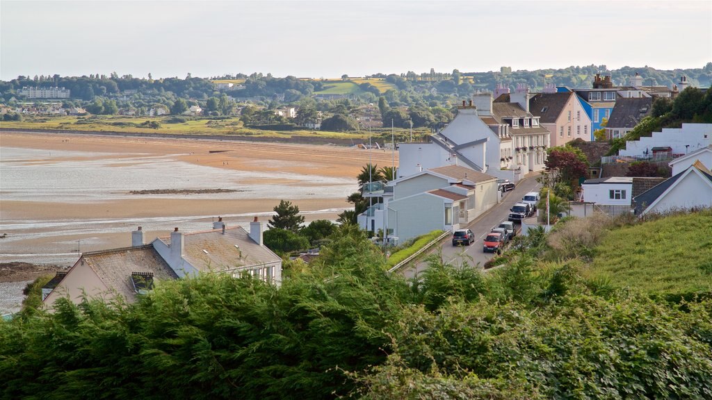 Gorey mostrando uma cidade litorânea e paisagem