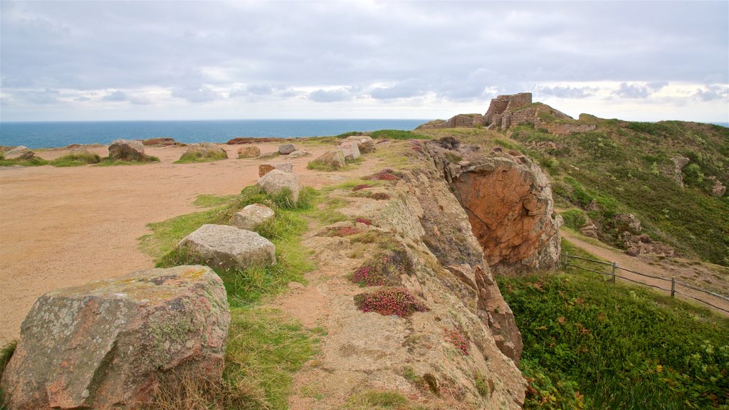 Castelo de Grosnez que inclui paisagens litorâneas