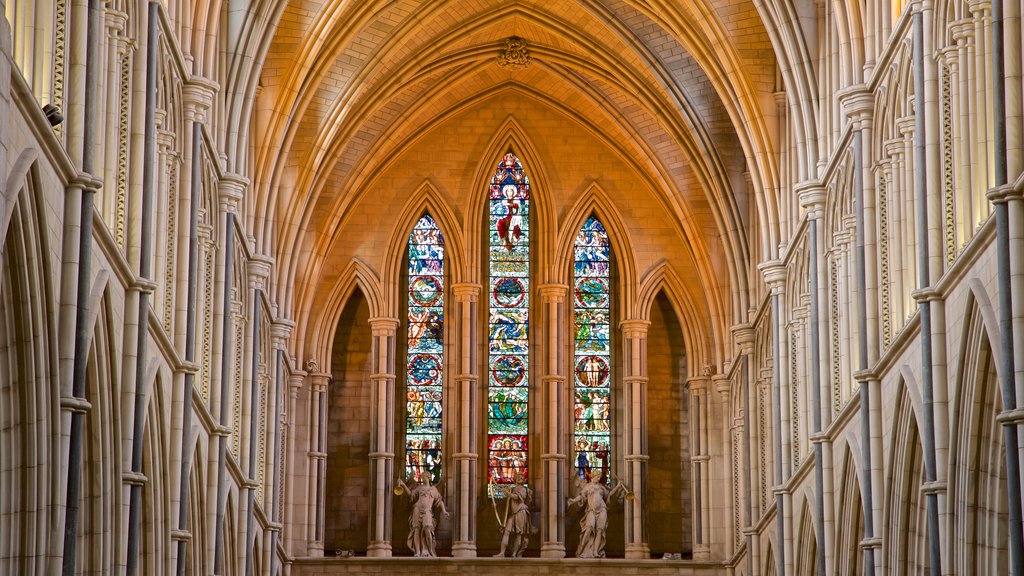 Southwark Cathedral showing a church or cathedral, interior views and heritage elements