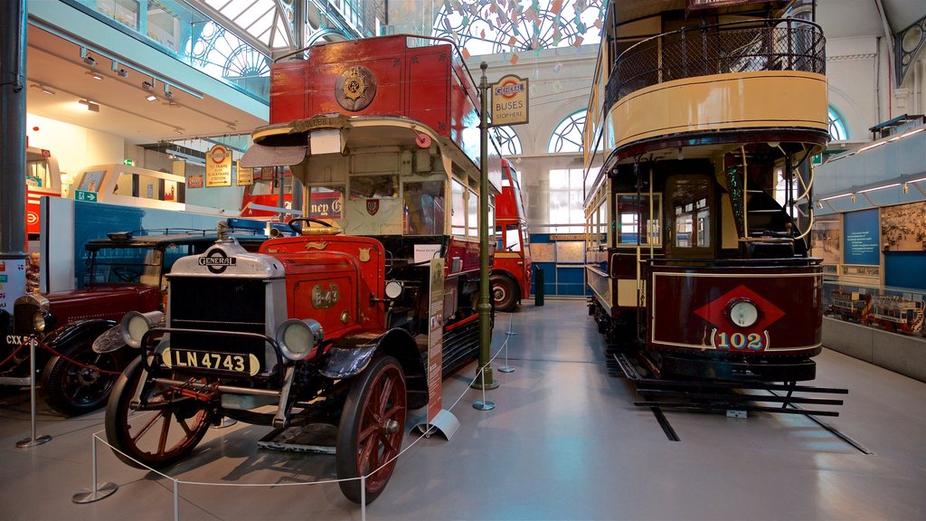 Museu dos Transportes mostrando vistas internas e elementos de patrimônio