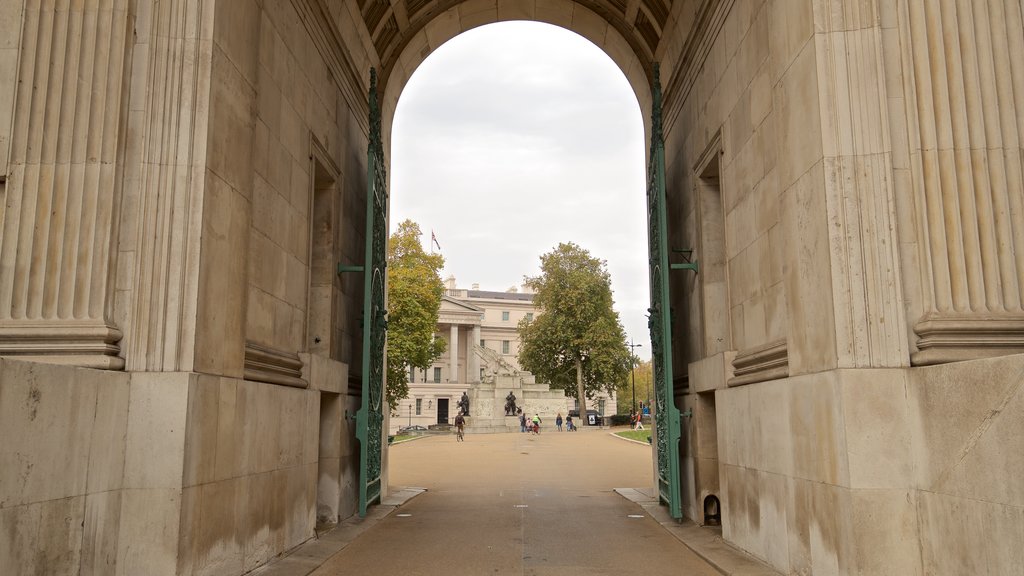 Wellington Arch which includes heritage elements