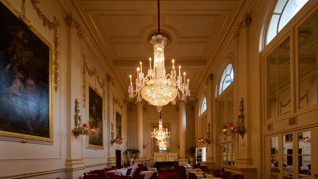 Royal Opera House showing interior views, heritage elements and art