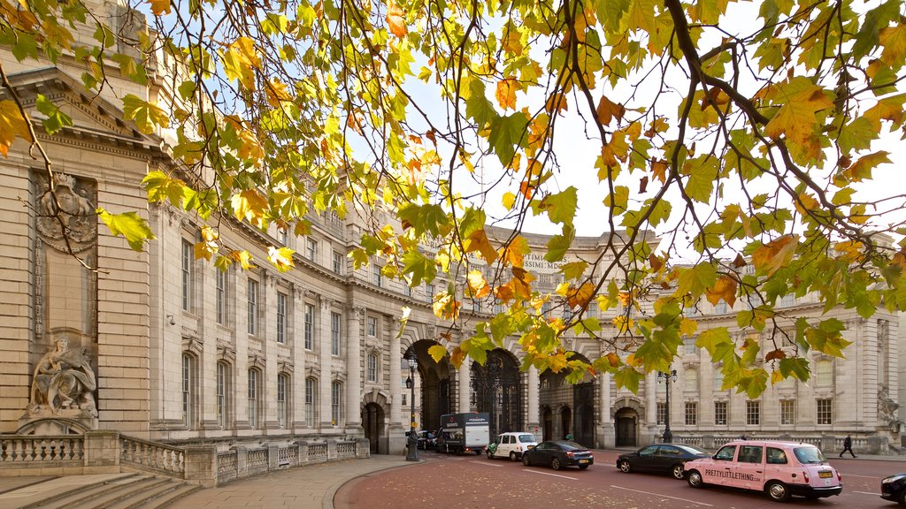 Admiralty Arch og byder på historiske bygningsværker