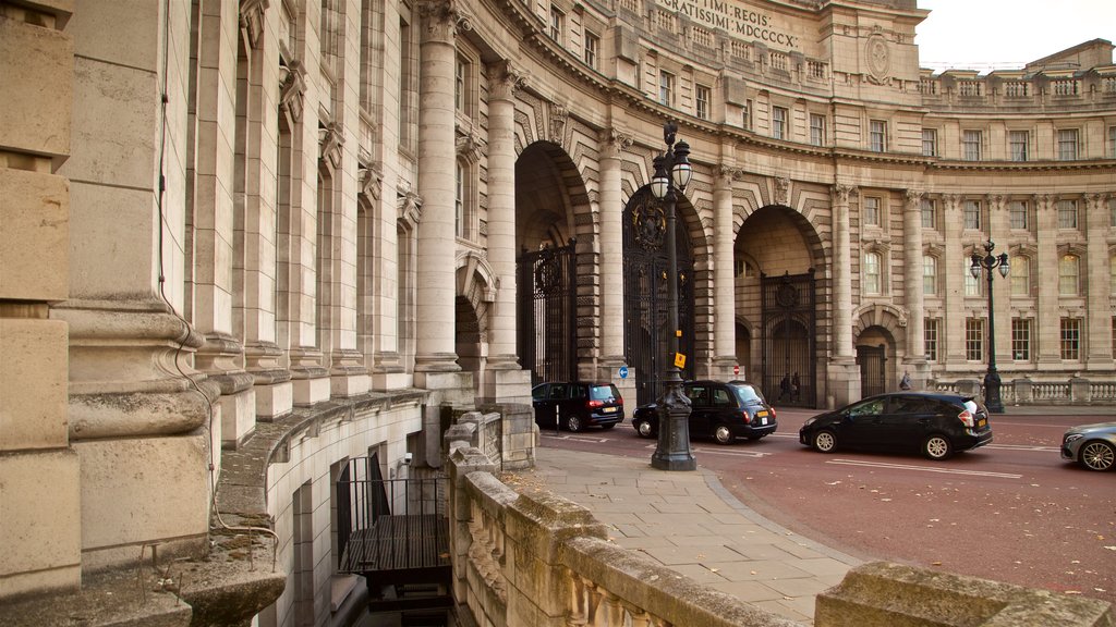 Admiralty Arch som omfatter historiske bygningsværker