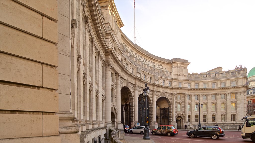 Admiralty Arch som omfatter historiske bygningsværker