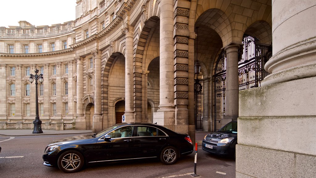 Admiralty Arch montrant patrimoine architectural