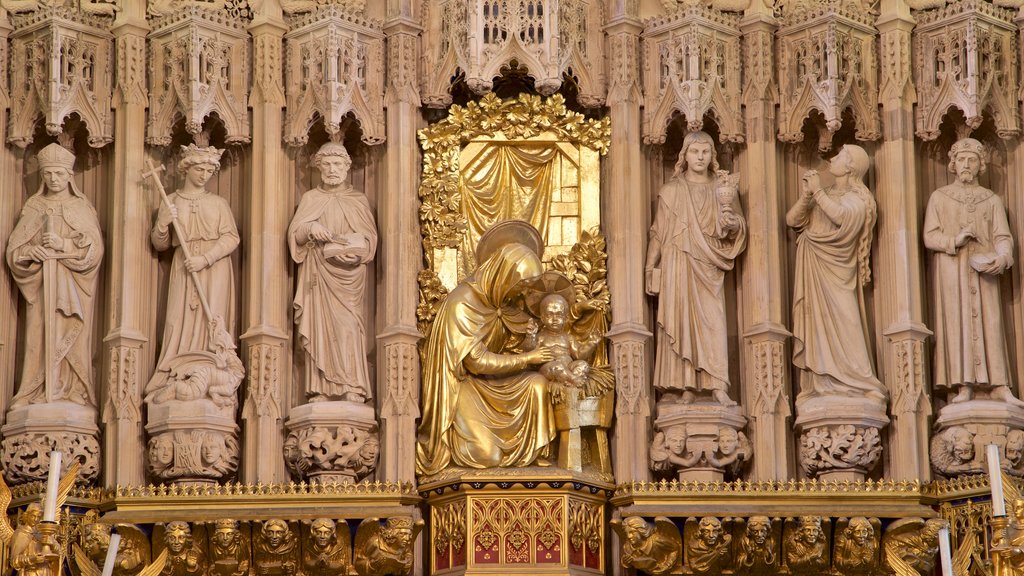 Southwark Cathedral which includes heritage elements, a statue or sculpture and interior views