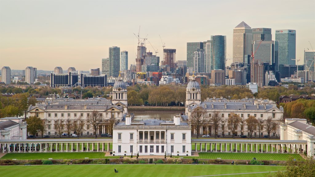 Greenwich Park showing landscape views, a city and heritage architecture