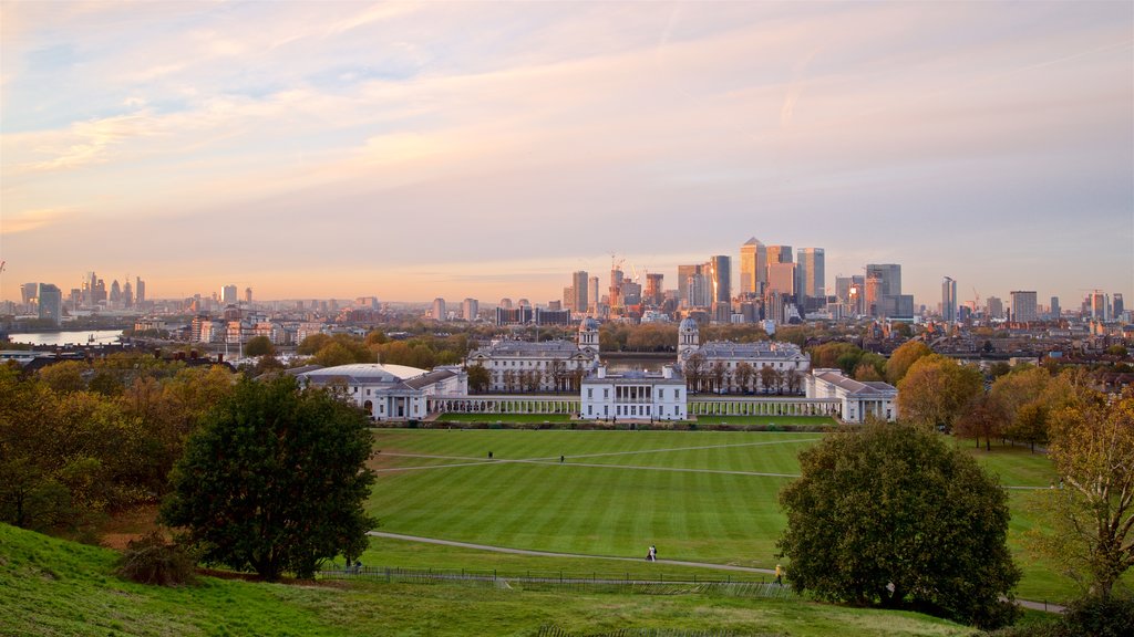 Greenwich Park showing a sunset, heritage architecture and a city