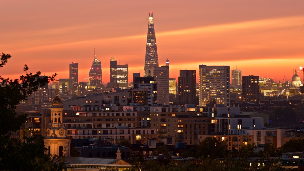 Greenwich Park showing landscape views, a sunset and a city