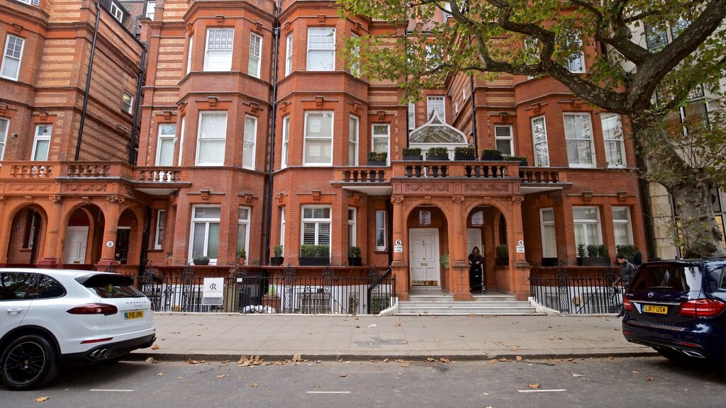 Sloane Square which includes heritage elements