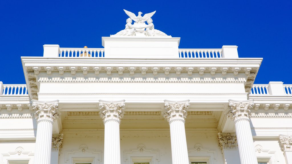 California State Capitol showing an administrative buidling and heritage architecture