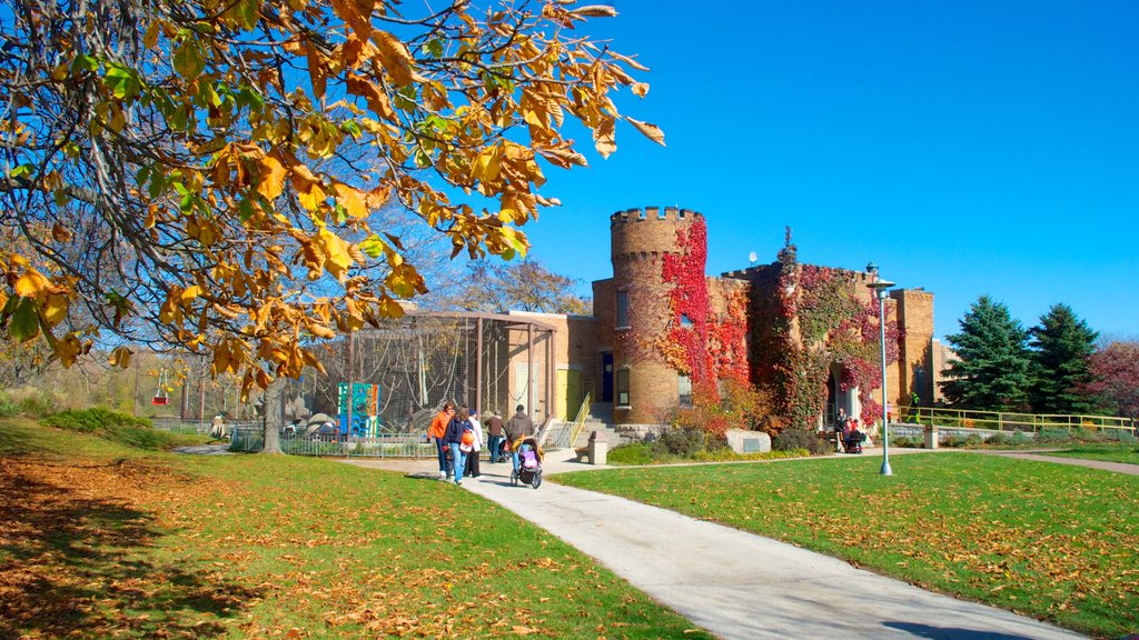 Racine Zoological Gardens showing heritage architecture, château or palace and autumn leaves