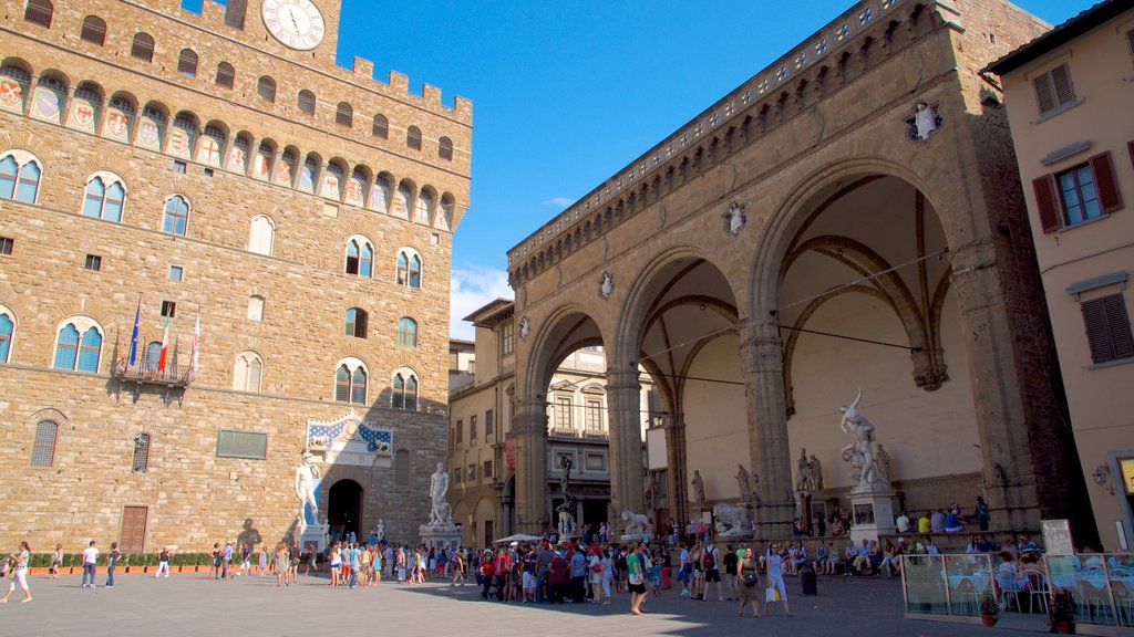 Piazza della Signoria showing heritage architecture, street scenes and a city