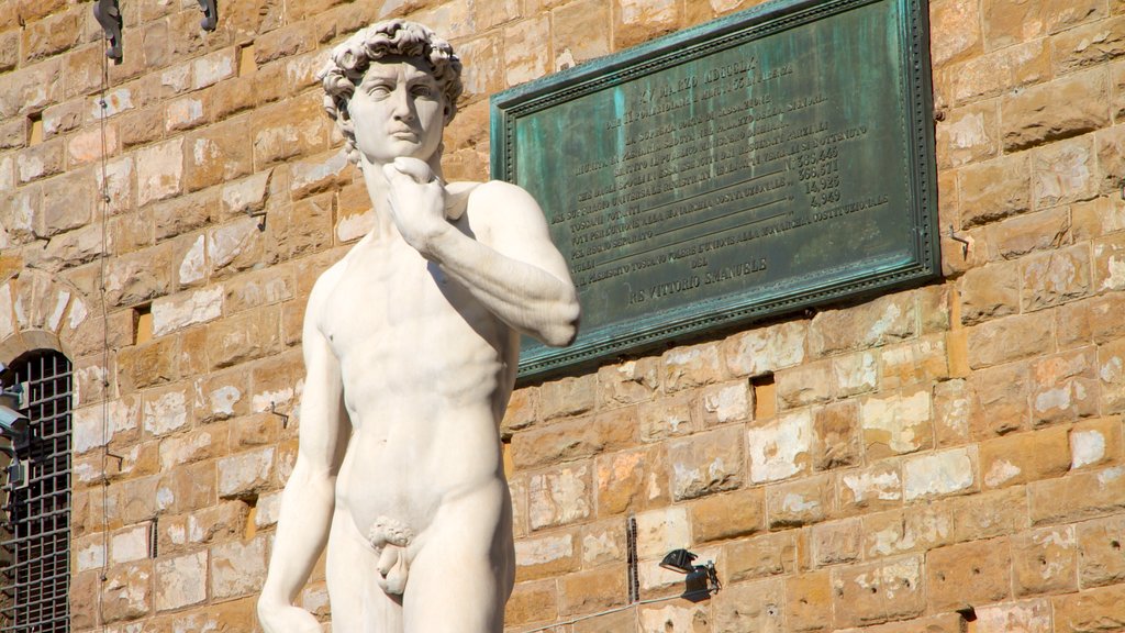 Piazza della Signoria mostrando arte ao ar livre, uma cidade e uma estátua ou escultura