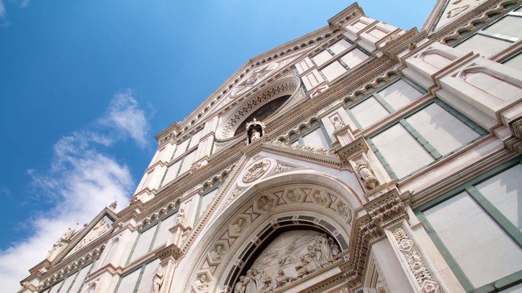 Basílica de la Santa Cruz ofreciendo aspectos religiosos y una iglesia o catedral