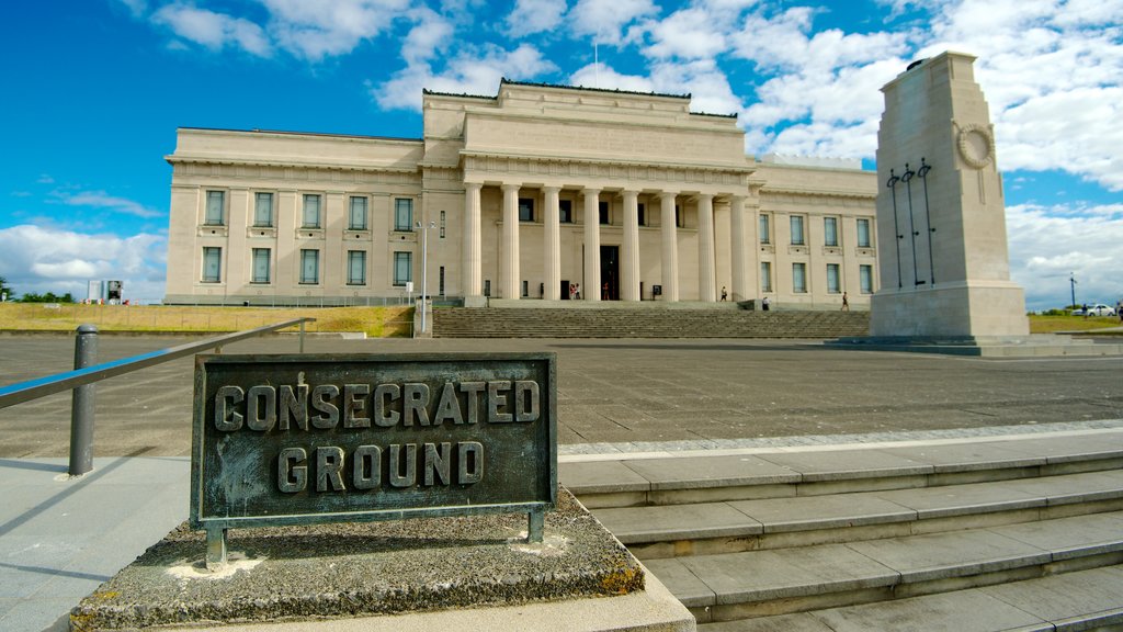 Auckland War Memorial Museum showing a memorial, signage and a city