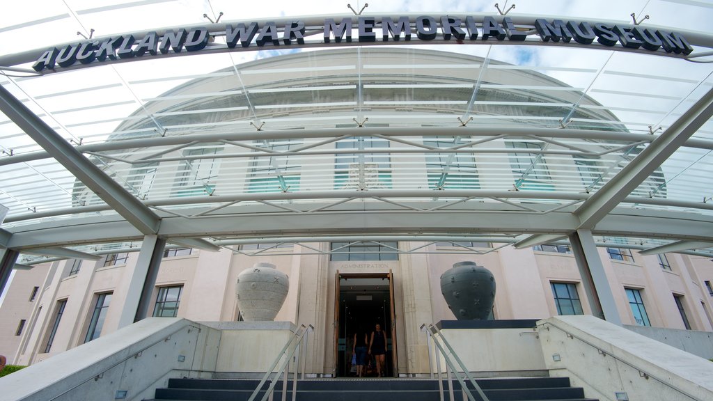 Auckland War Memorial Museum featuring a memorial