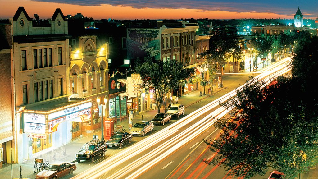 Old Strathcona mostrando escenas de noche, un atardecer y arquitectura patrimonial