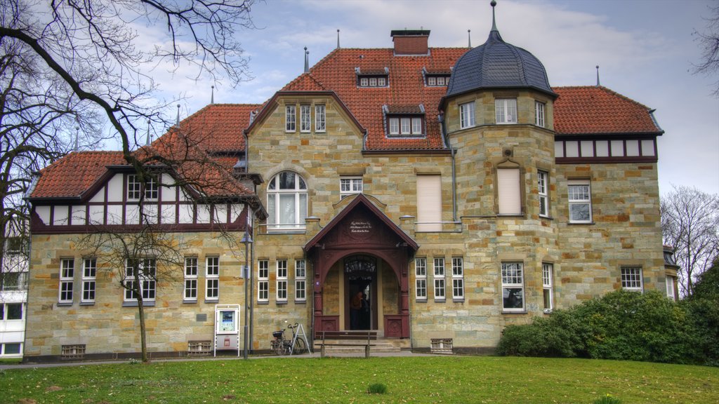 Leverkusen que inclui arquitetura de patrimônio, uma cidade pequena ou vila e um castelo