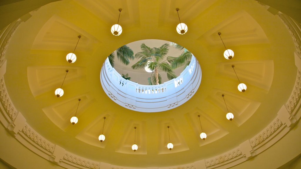 Edificio de la Legislatura de Alberta mostrando vistas interiores